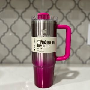 Stanley Tumbler 30oz Quencher H2.0 Camelia Gradient 💗